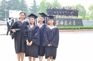 中国の大学の卒業写真撮影と卒業フリーマーケット